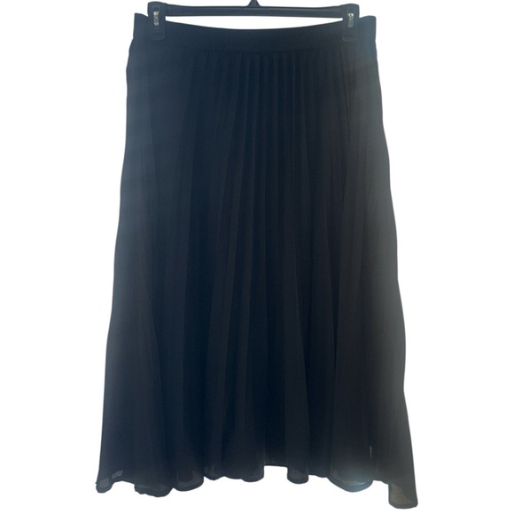 Chic Navy A-Line Pleated Skirt - Picture 2 of 3